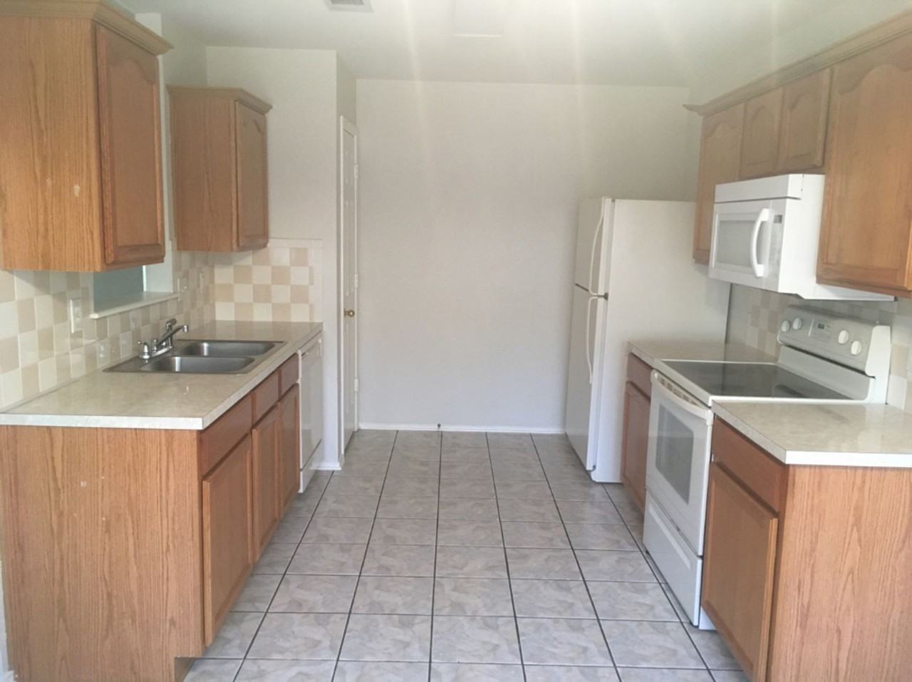 3611 Basset Dr - Photo 4 of 6