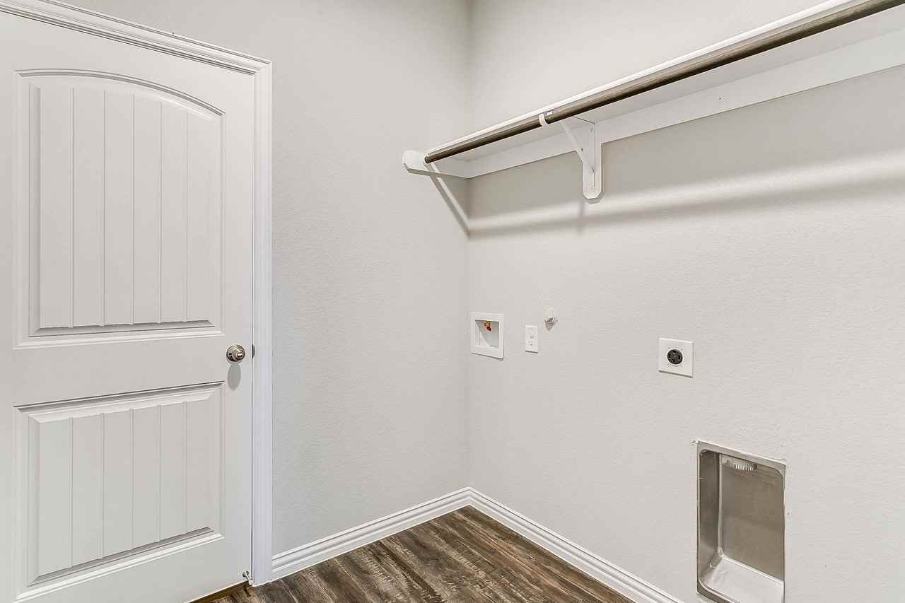 5608 Mcmahan Ln - Photo 3 of 9