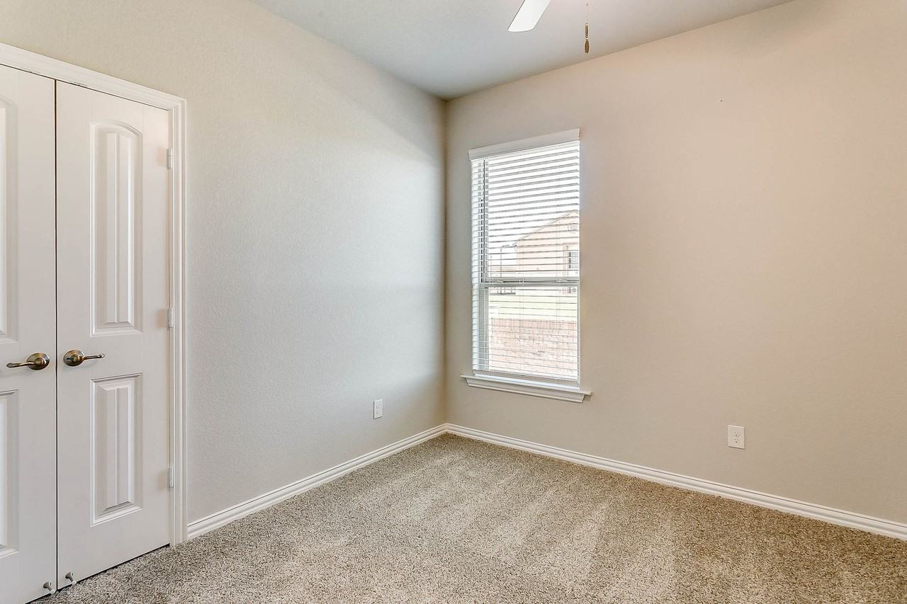 5608 Mcmahan Ln - Photo 4 of 9