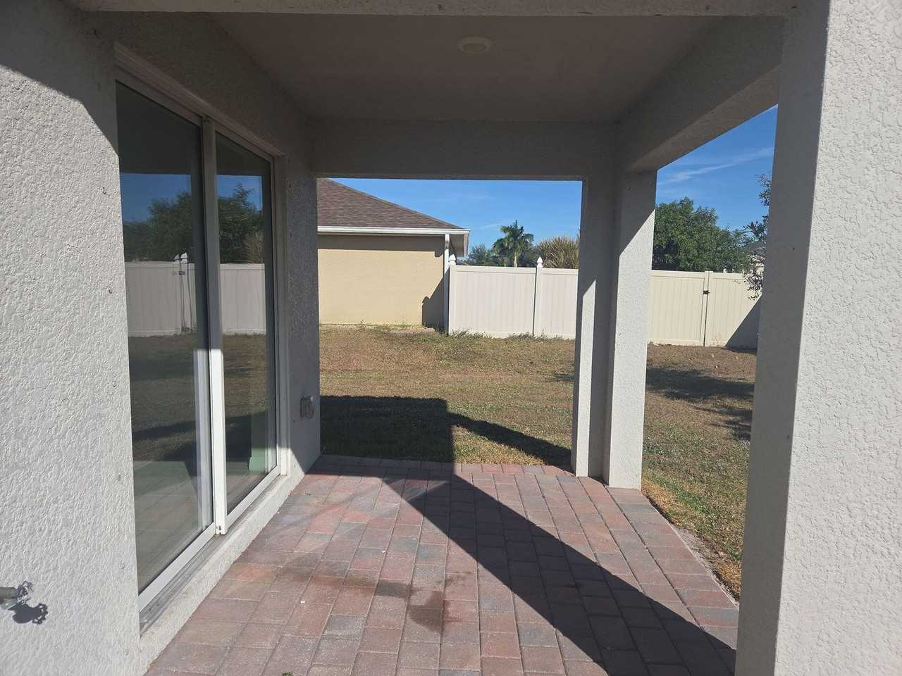 3515 Ne 12th Pl - Photo 3 of 16