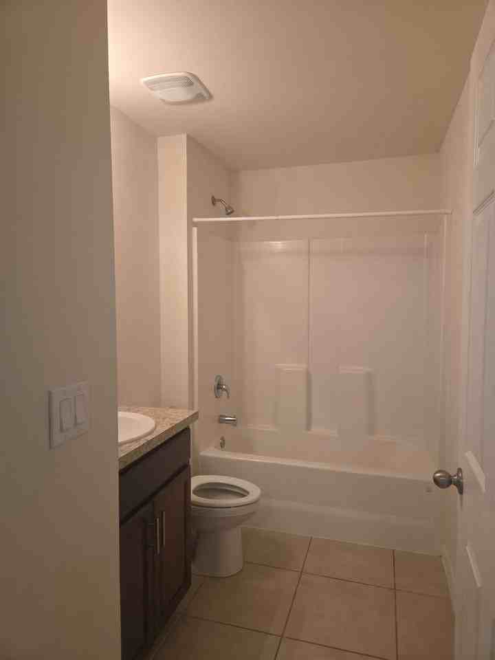 3515 Ne 12th Pl - Photo 5 of 16