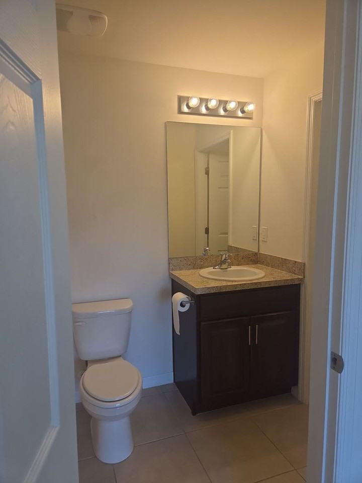 3515 Ne 12th Pl - Photo 6 of 16