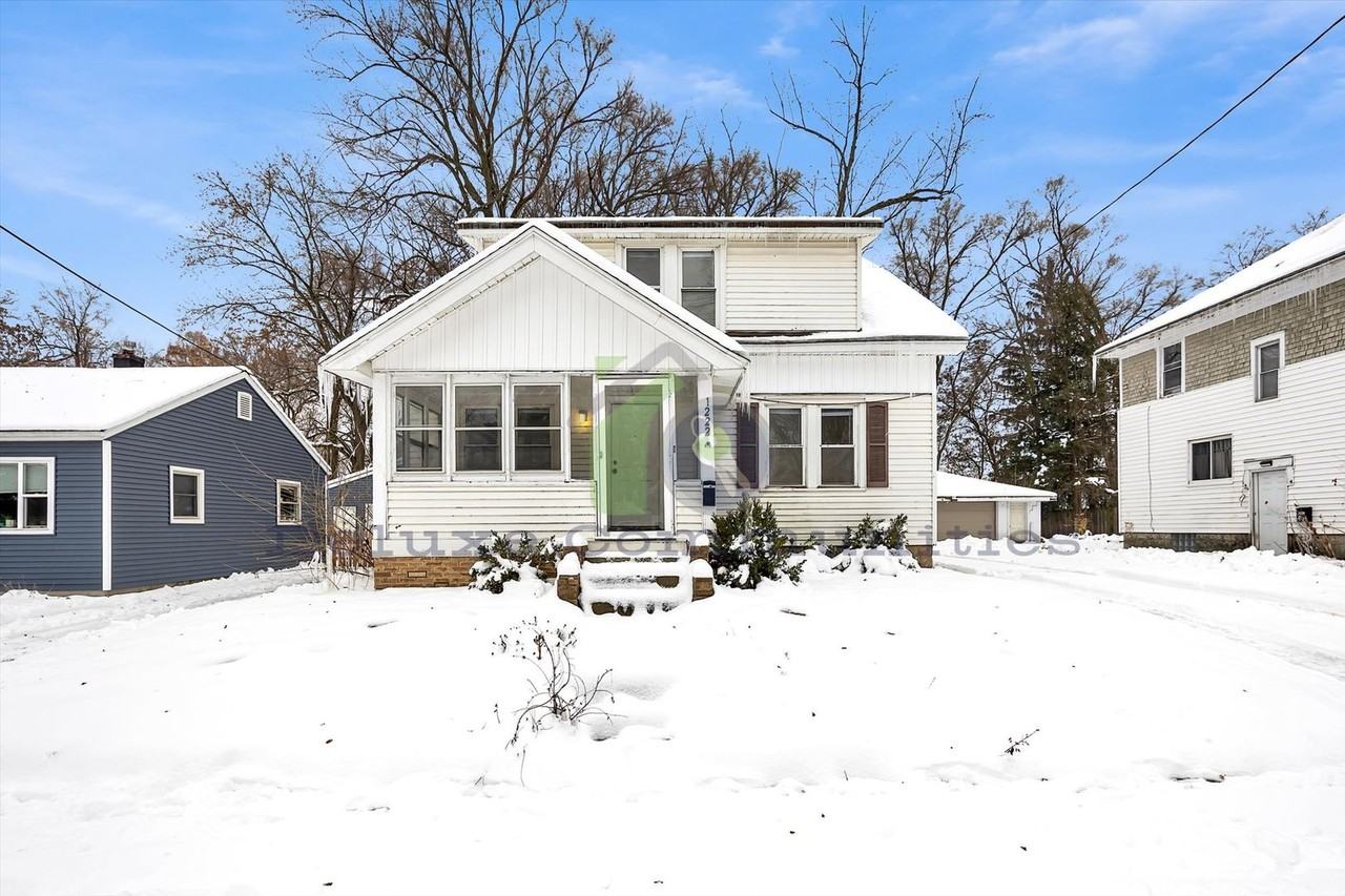 1222 Mason St Ne - Photo 2 of 31