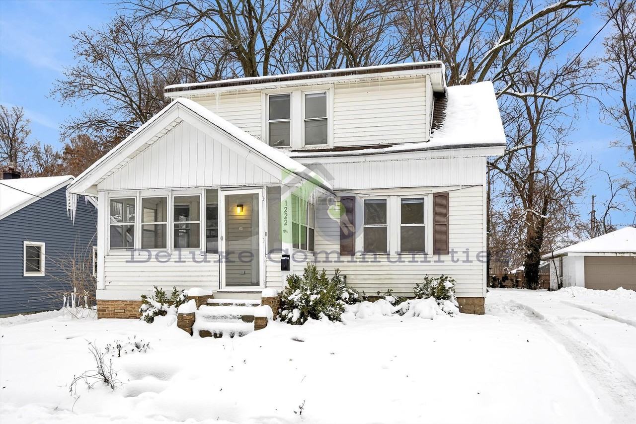 1222 Mason St Ne - Photo 4 of 31