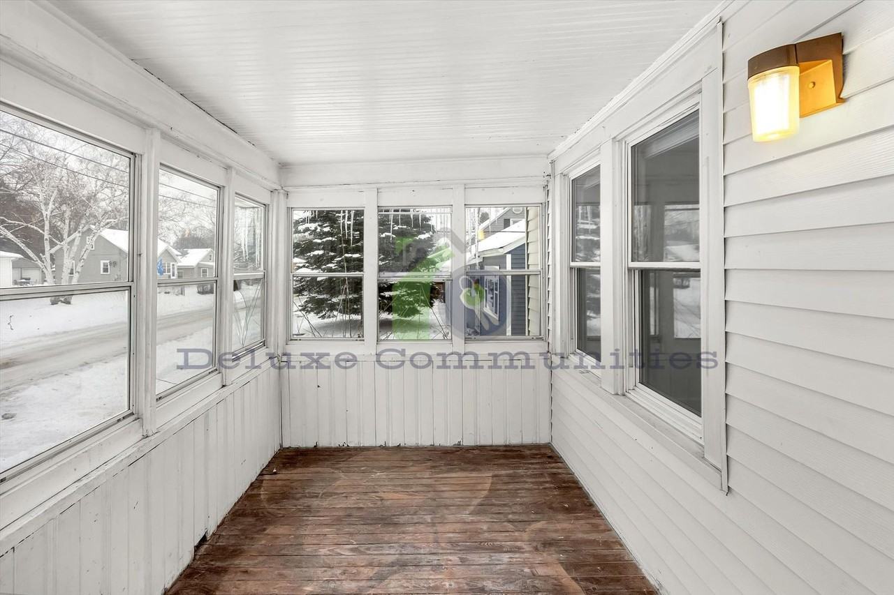 1222 Mason St Ne - Photo 6 of 31