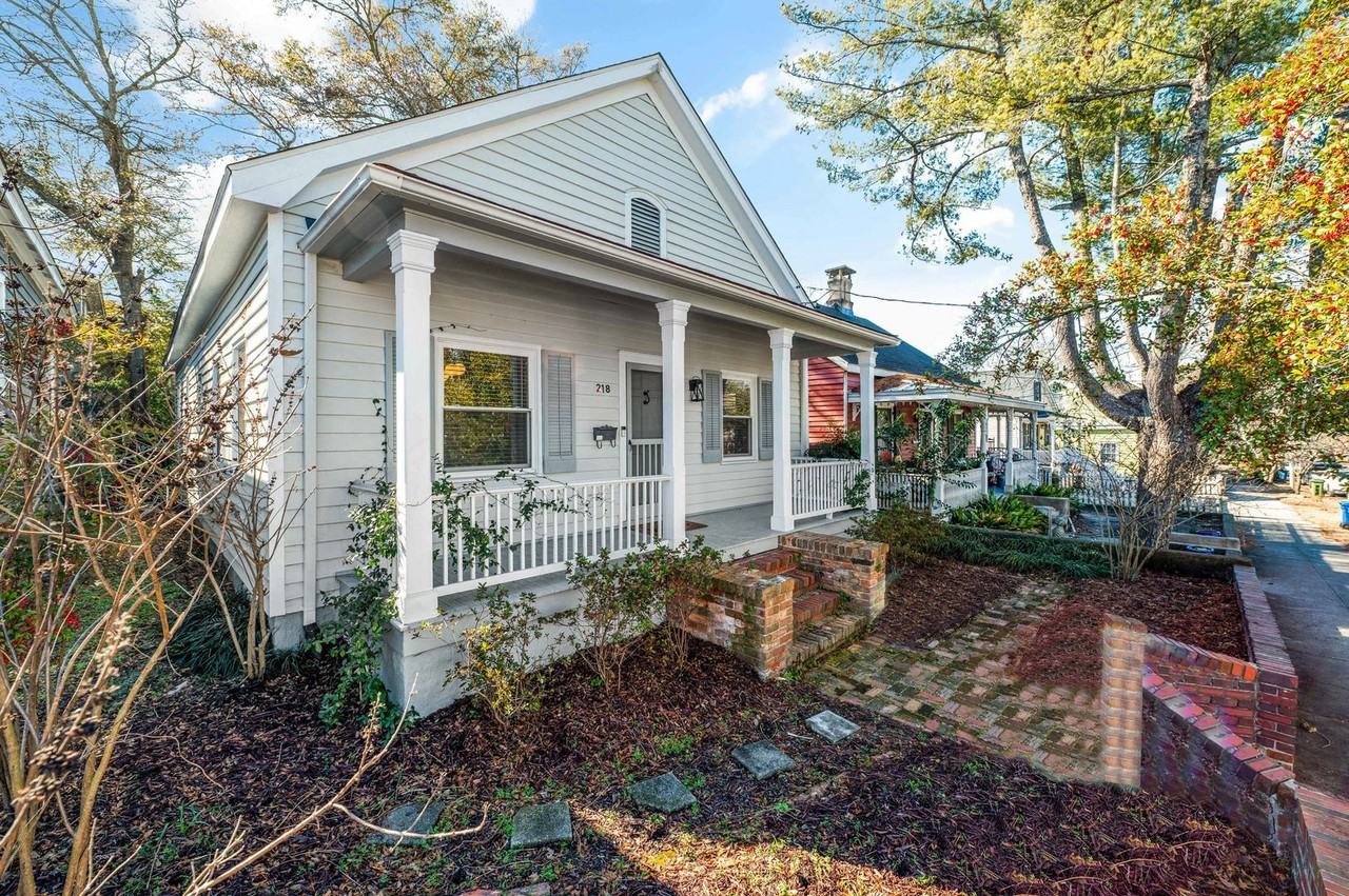 218 Castle St - Photo 2 of 33