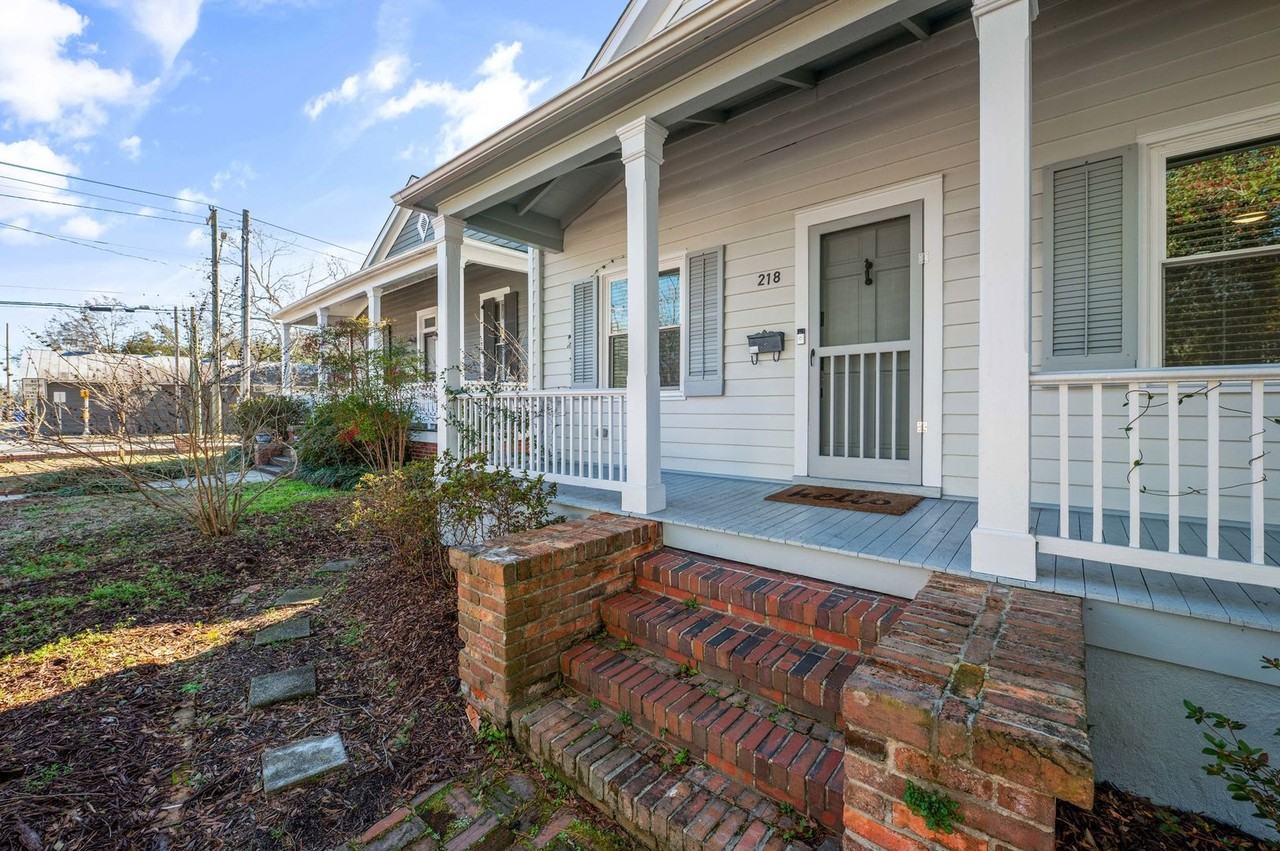 218 Castle St - Photo 4 of 33