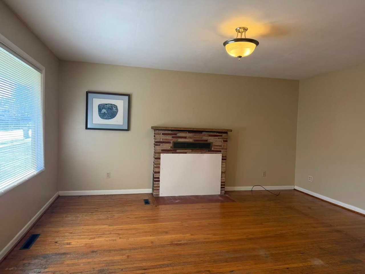 820 Nw 28th St - Photo 3 of 12