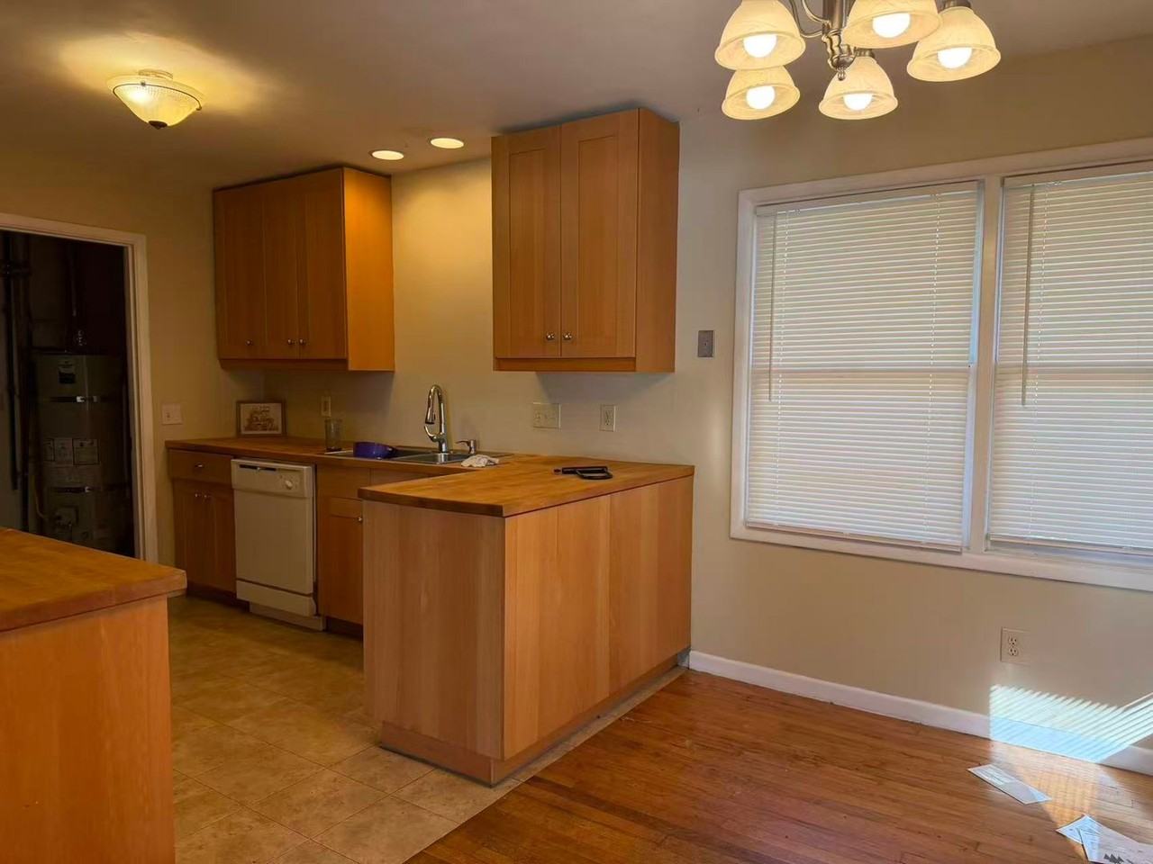 820 Nw 28th St - Photo 4 of 12