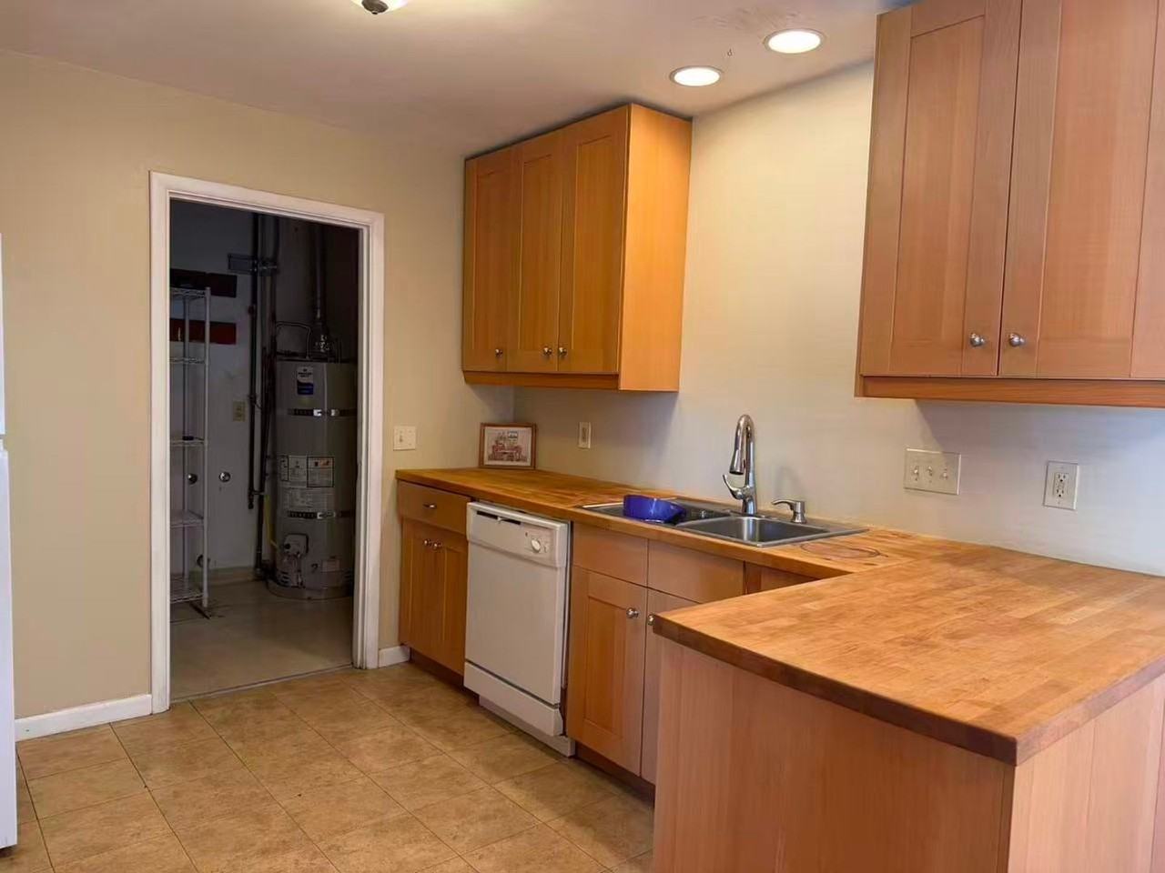 820 Nw 28th St - Photo 6 of 12