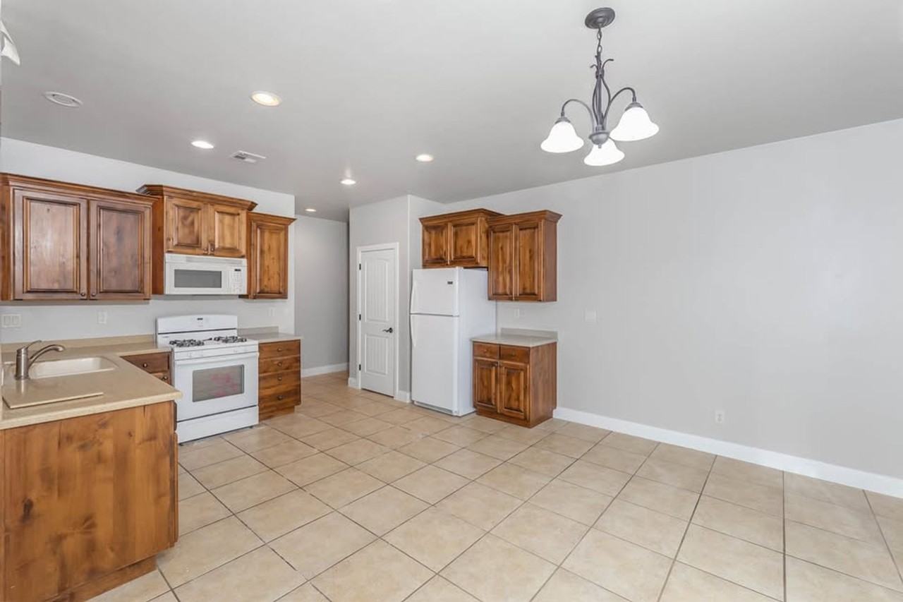 3299 W Palomar - Photo 3 of 27