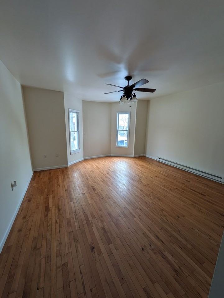 643 Monroe Ave - Photo 3 of 17