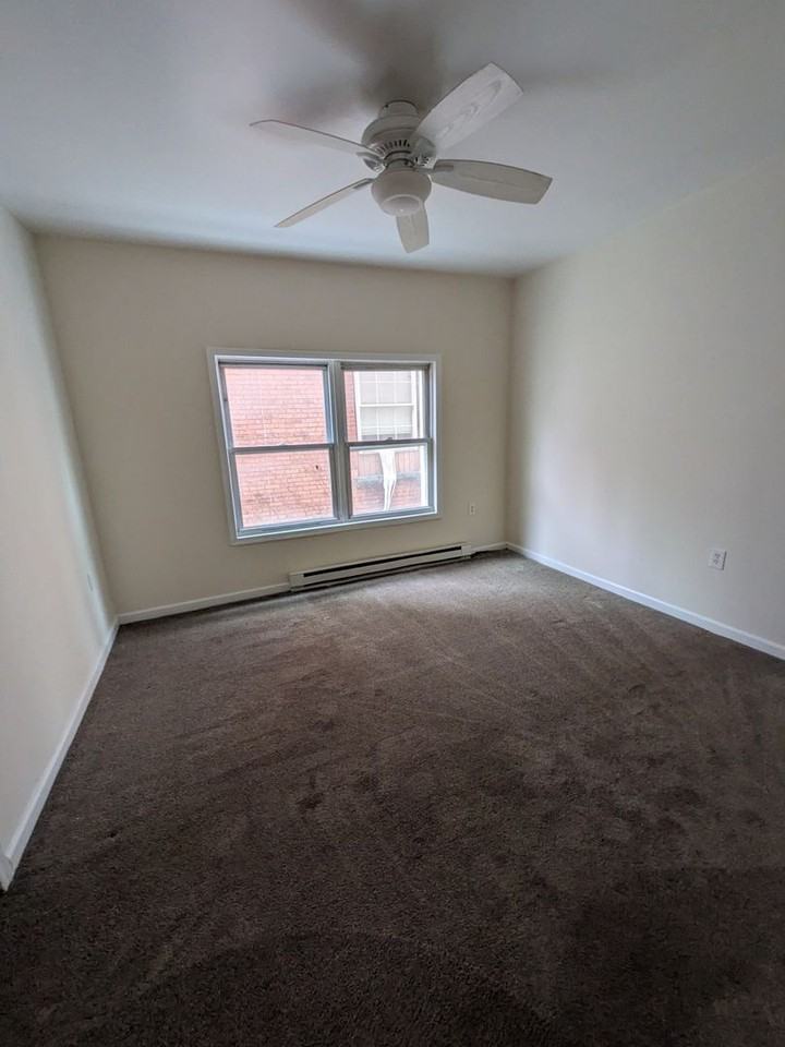 643 Monroe Ave - Photo 7 of 17