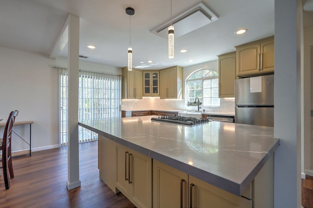 2891 Whitney St - Photo 2 of 7