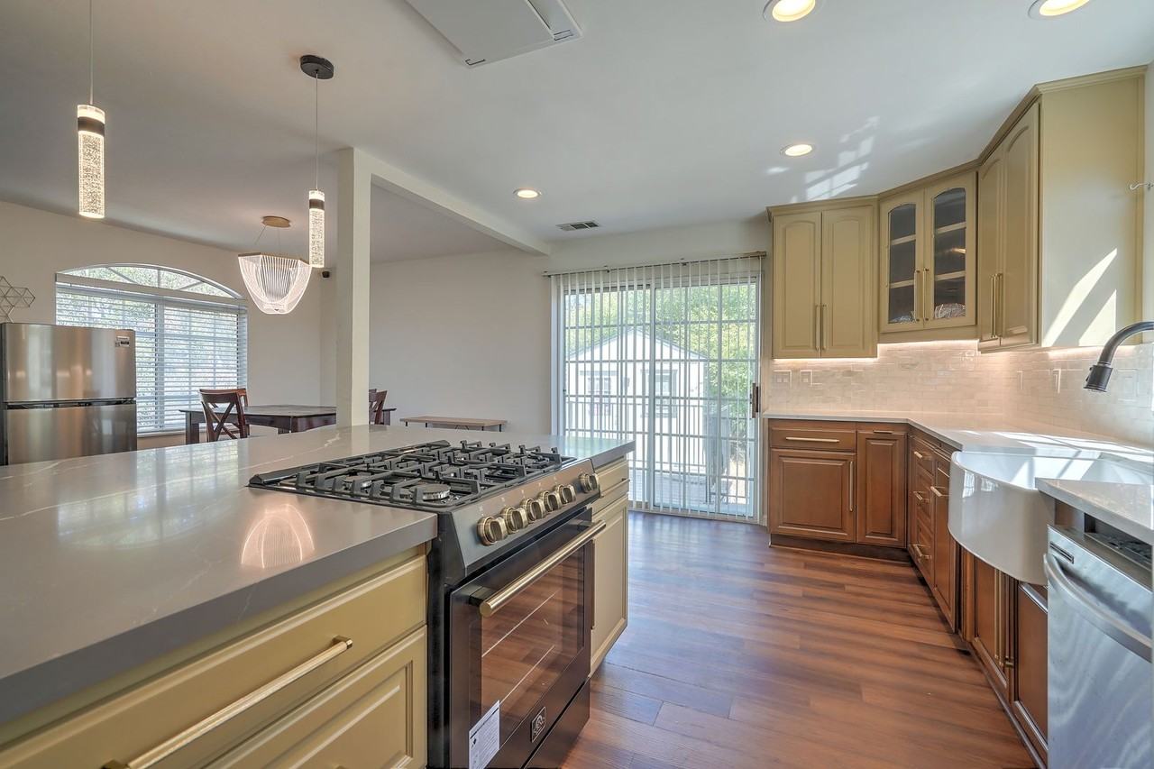 2891 Whitney St - Photo 3 of 7