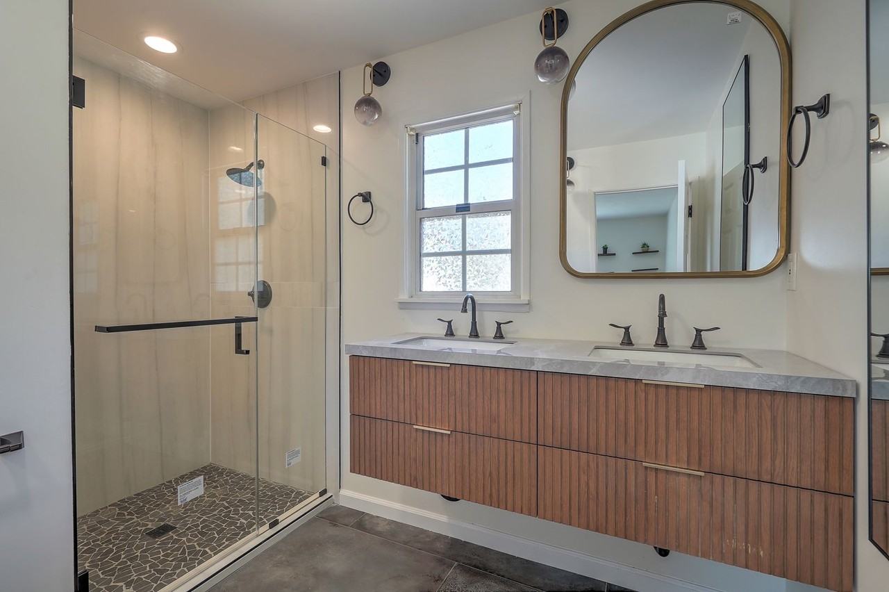 2891 Whitney St - Photo 4 of 7