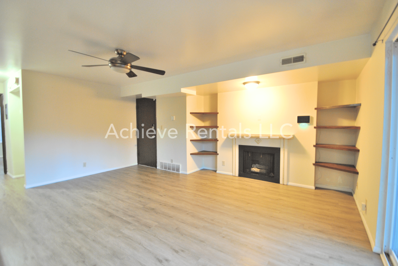 167 E 100 N - Photo 4 of 12