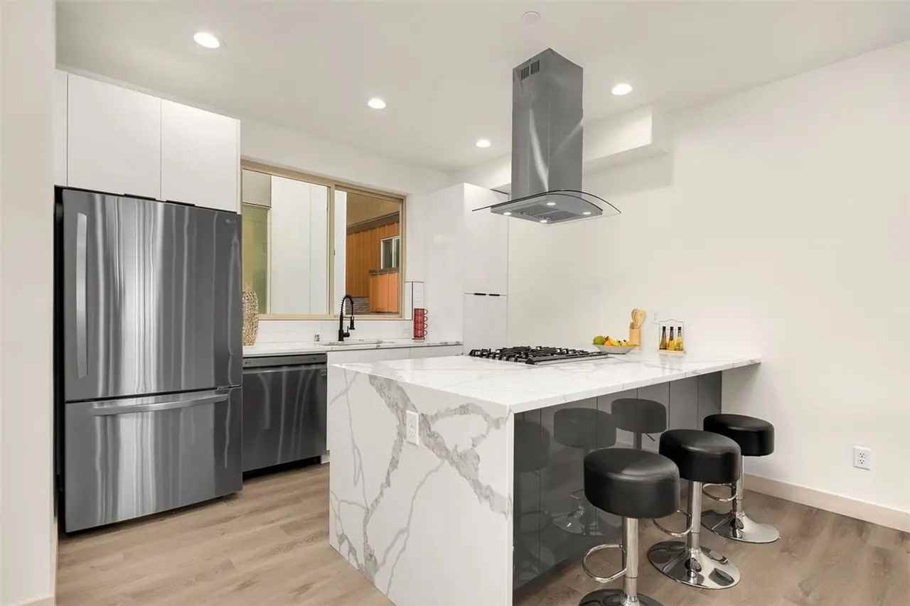 7029 15th Ave Nw - Photo 4 of 19