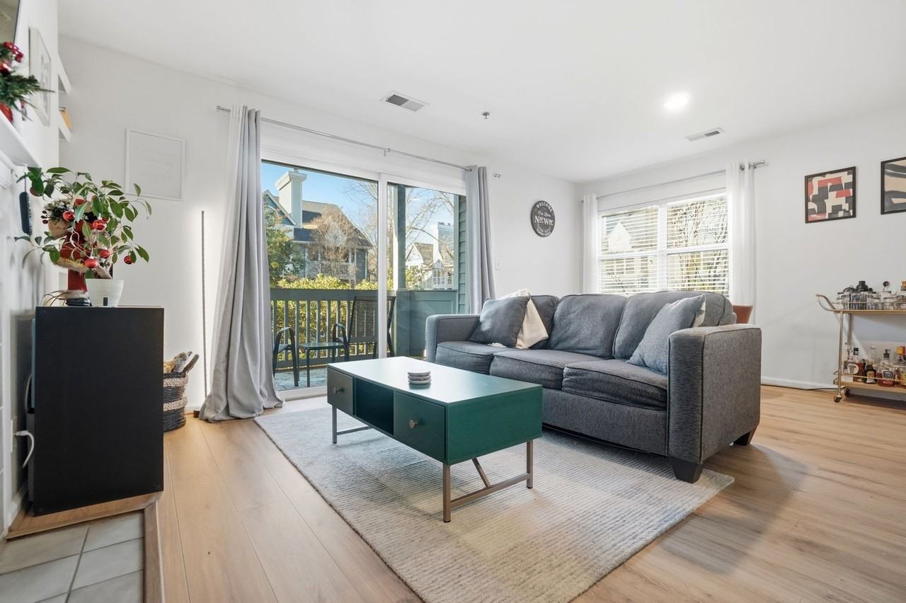 525 N Graham St #2F - Photo 5 of 18