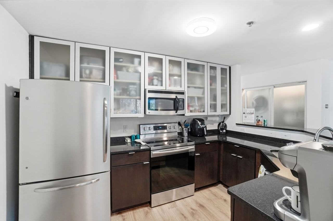 525 N Graham St #2F - Photo 7 of 18