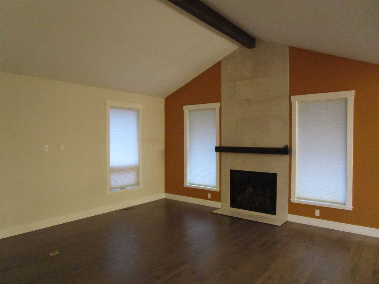 356 Se Sumner Dr - Photo 4 of 22