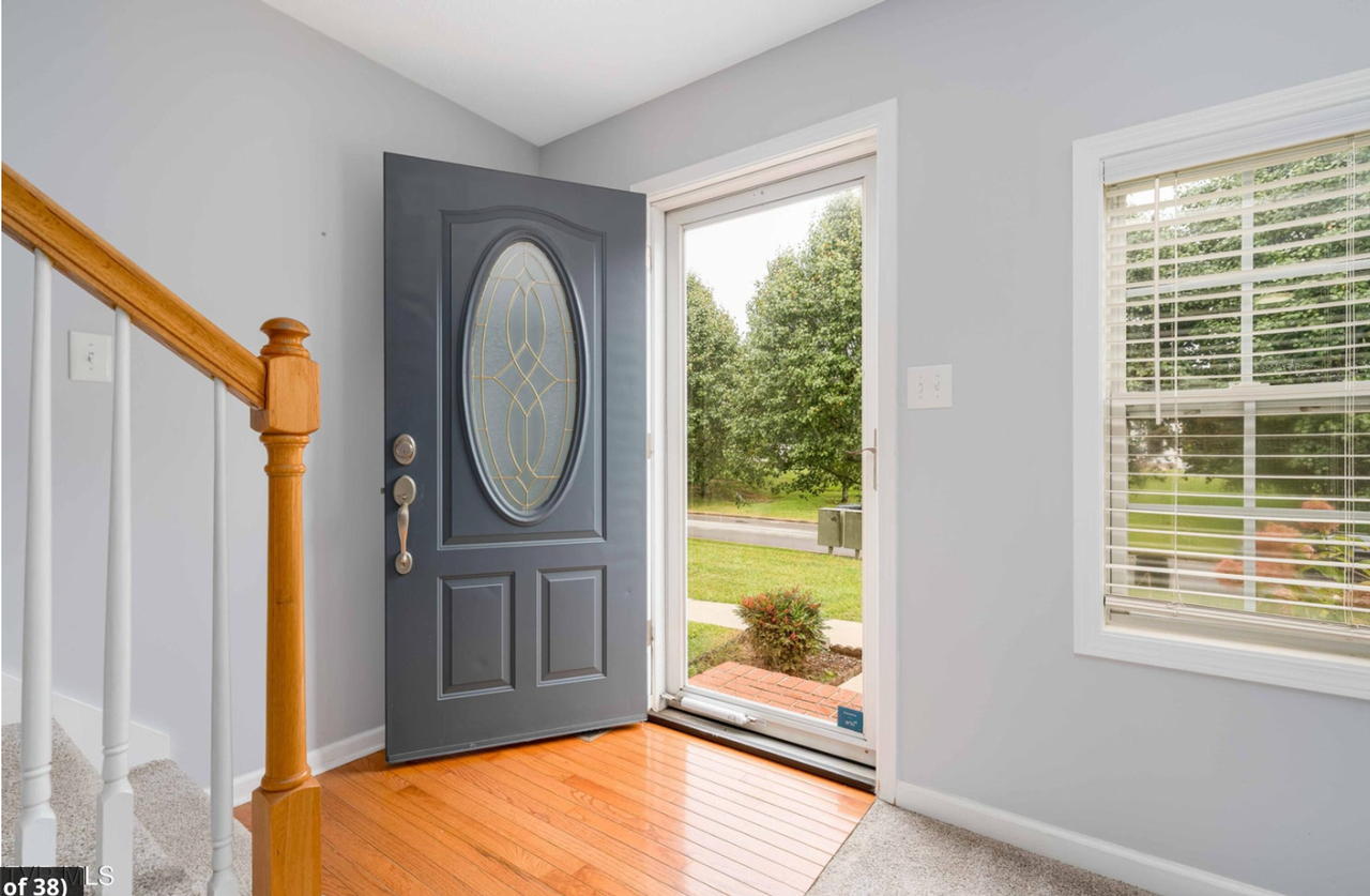 220 Amanda Ln - Photo 5 of 24