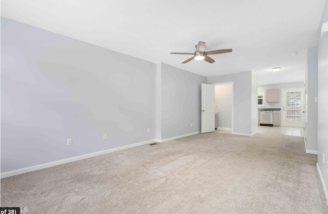 220 Amanda Ln - Photo 6 of 24