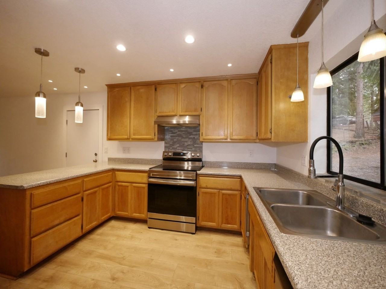 18111 N Meadow Dr - Photo 3 of 18