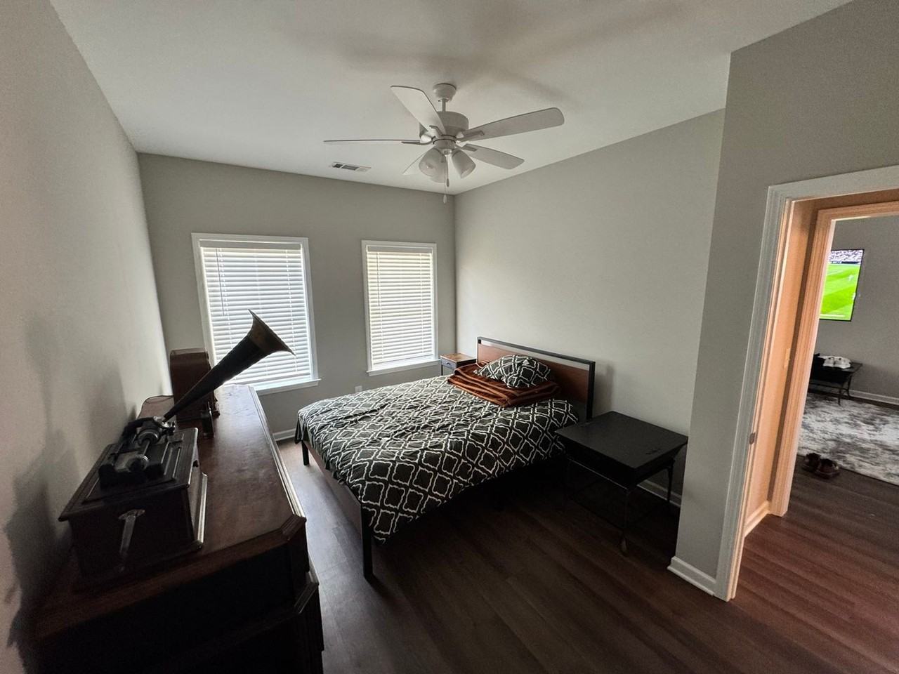 1290 Providence Ln - Photo 4 of 13