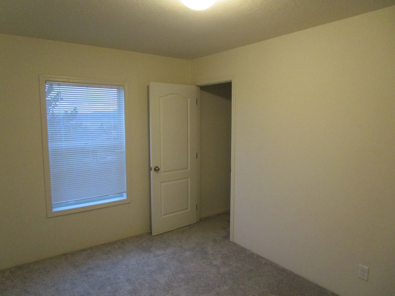 6241 Nw Foster St - Photo 5 of 13