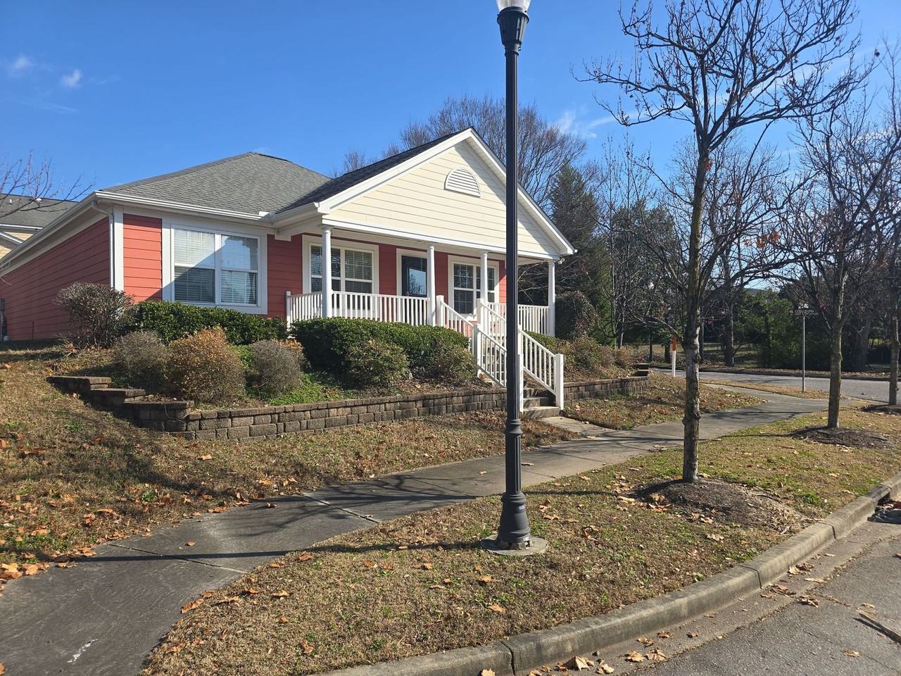 574 S Bull St - Photo 2 of 19