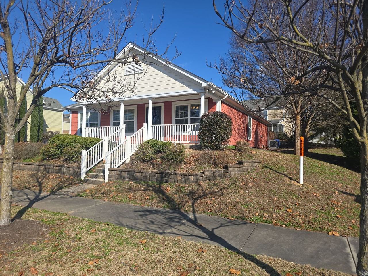 574 S Bull St - Photo 3 of 19