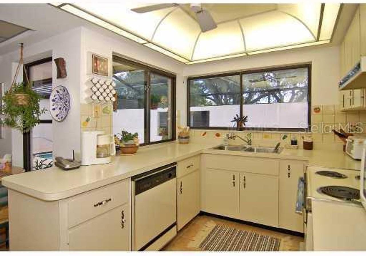 3939 Glen Oaks Manor Dr - Photo 5 of 10