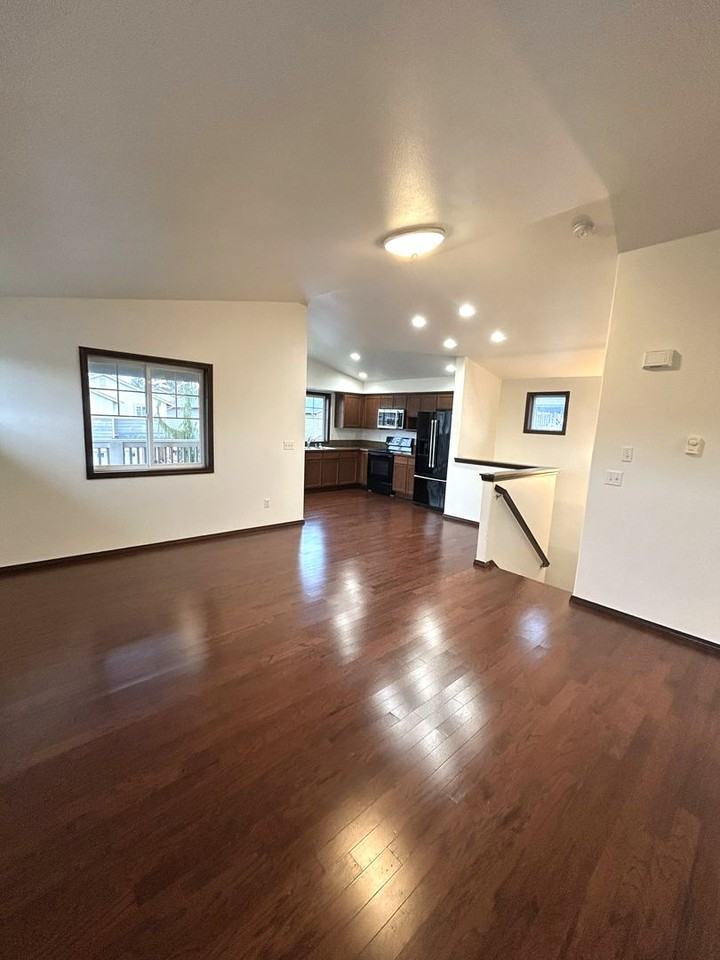 14635 47th Ave Ne - Photo 2 of 20