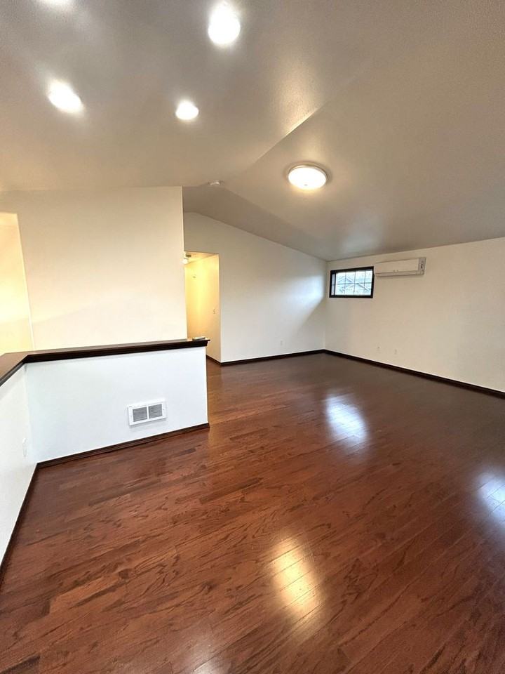 14635 47th Ave Ne - Photo 4 of 20