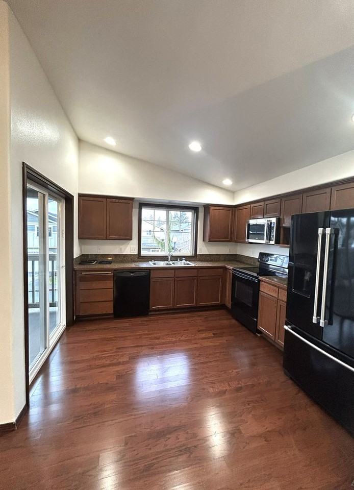 14635 47th Ave Ne - Photo 5 of 20