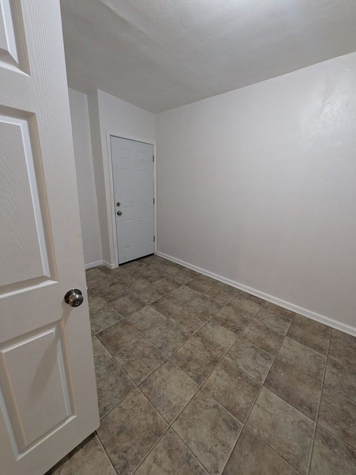 601 Dean St - Photo 3 of 17