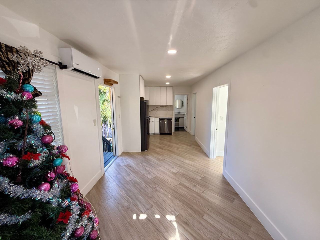1029 Nw 28th St #2 - Photo 2 of 9