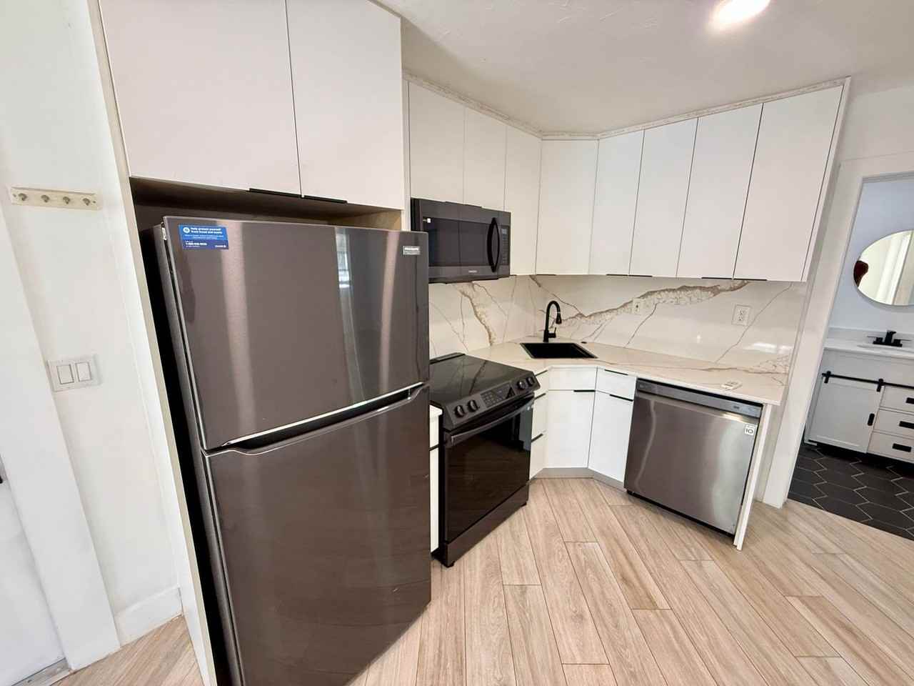 1029 Nw 28th St #2 - Photo 3 of 9