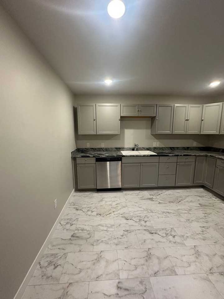 193 S 11th W - Photo 3 of 29