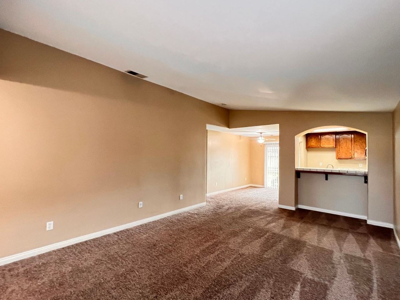 5913 Genoa Dr - Photo 4 of 20