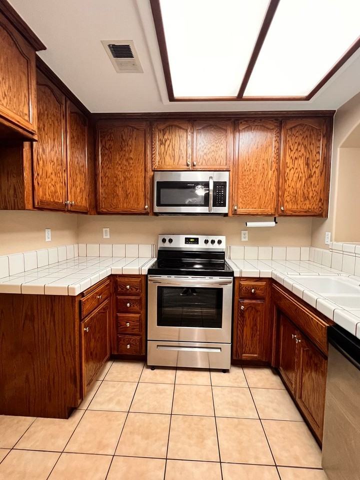 5913 Genoa Dr - Photo 7 of 20