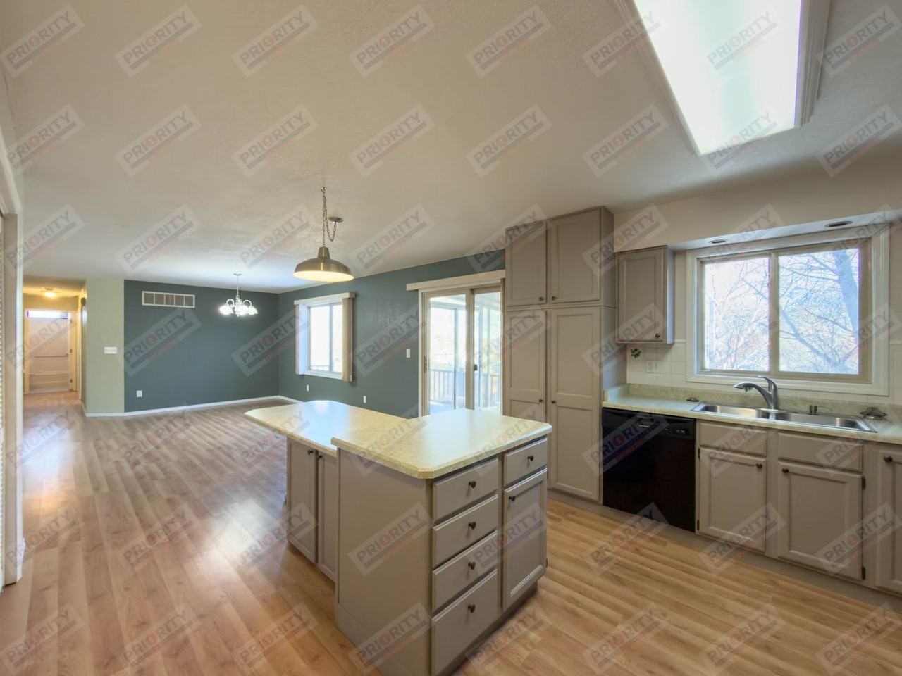 1110 Almon Cir - Photo 7 of 23