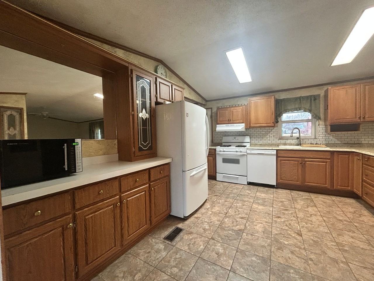 154 Antrim Way - Photo 7 of 38