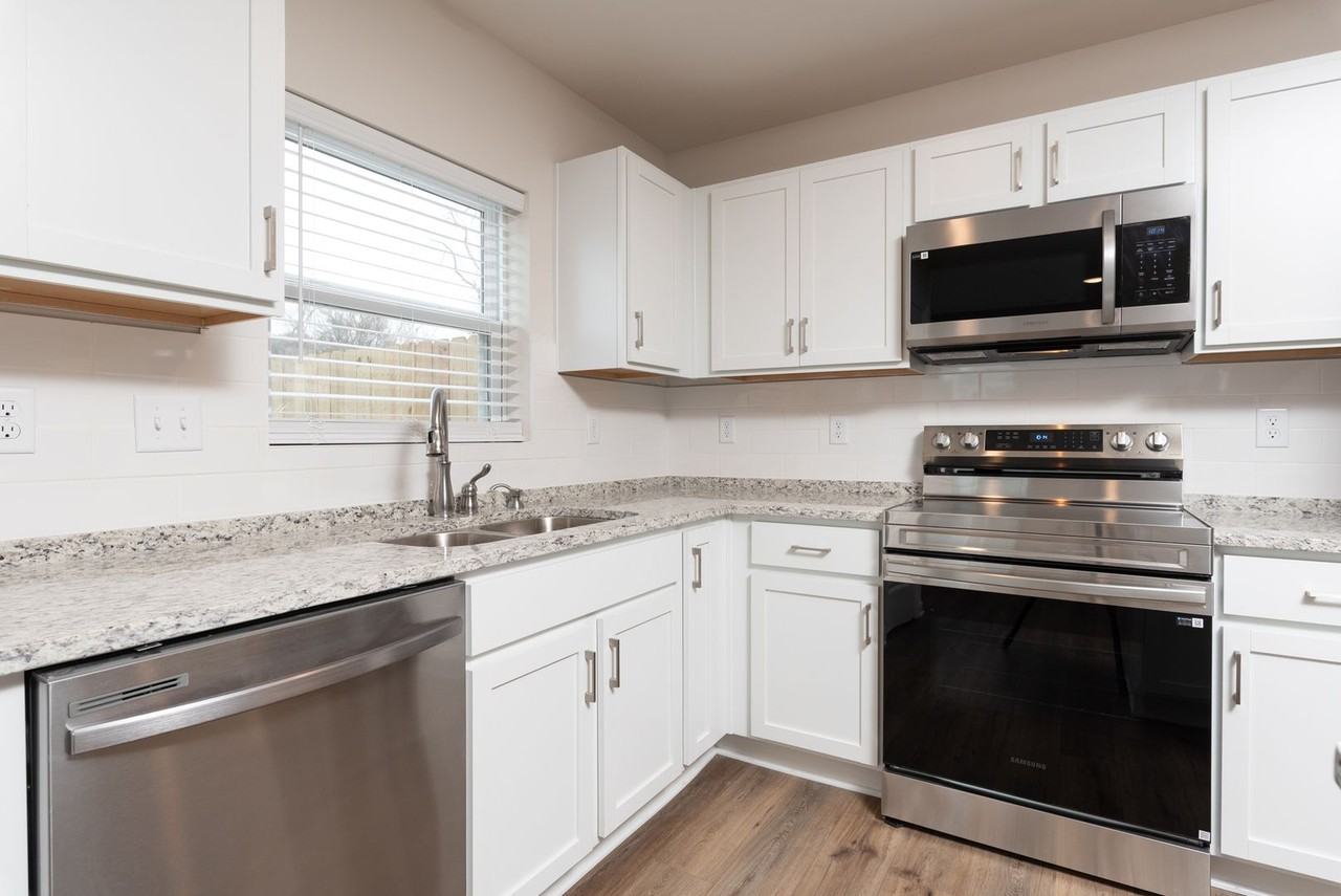 914 Encore Autumn Ln - Photo 3 of 27