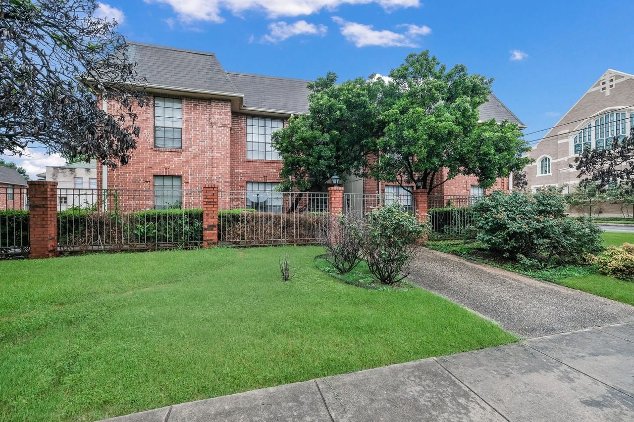 305 W Woodlawn Ave #104 - Photo 2 of 15