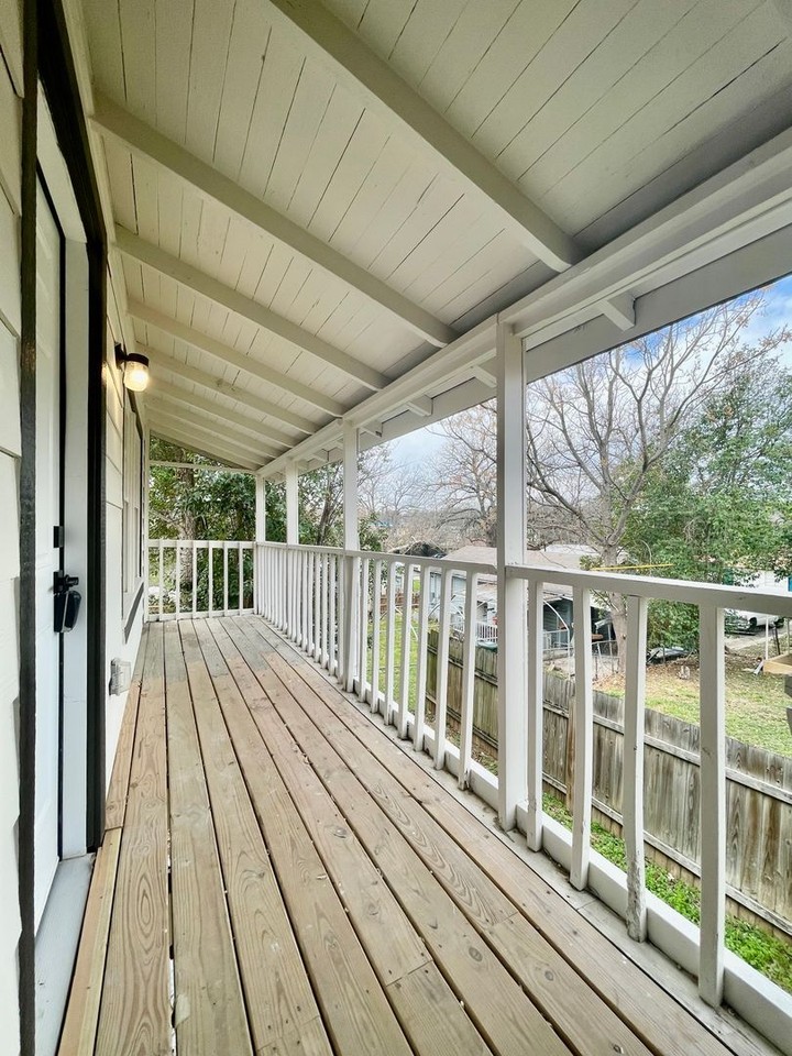 407 Sarah Dr #C - Photo 2 of 19