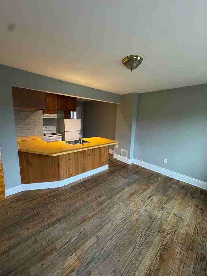 311 52nd St - Photo 2 of 10