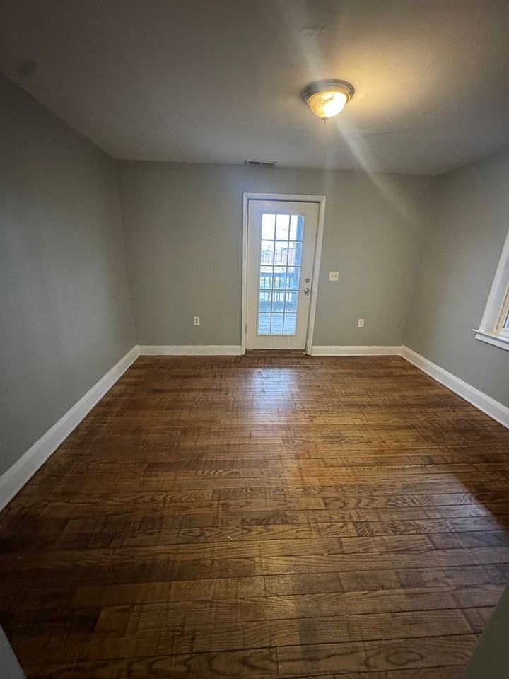 311 52nd St - Photo 5 of 10