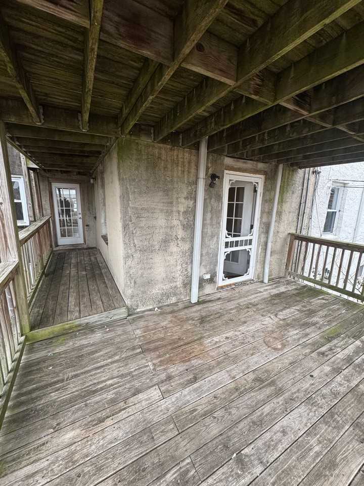 311 52nd St - Photo 6 of 10